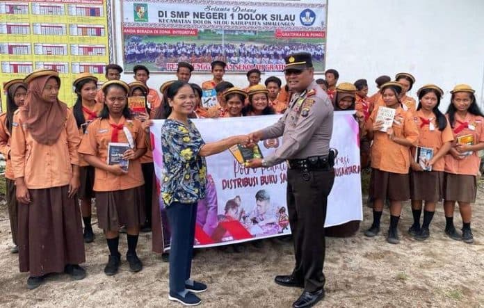 ini_cara_kapolsek_dolok_silau_dukung_program_polri_peduli_budaya_literasi