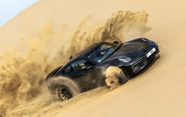 ini_dia_porsche_911_dakar_sportcar_pertama_yang_bisa_menjelajah_gurun_pasir