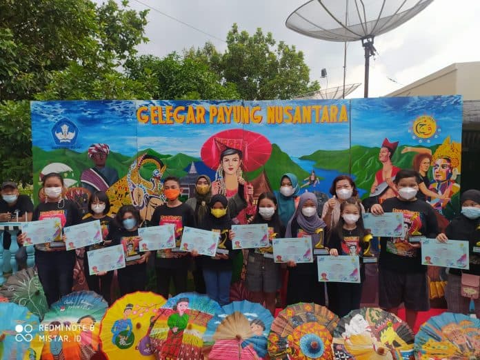 ini_nama_pemenang_lomba_melukis_gelegar_payung_nusantara_gang_tematik_di_siantar