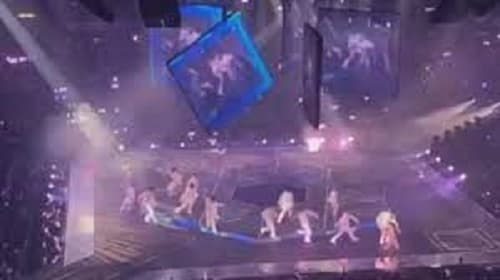 insiden_mengerikan_saat_konser_boyband_mirror_hong_kong_layar_led_besar_jatuh_timpa_penari