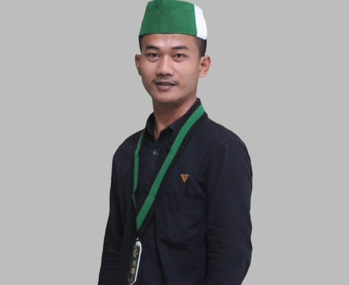 insiden_pelemparan_sandal_dan_penyiraman_air_badko_hmi_sumut_pertanyakan_keamanan_presiden
