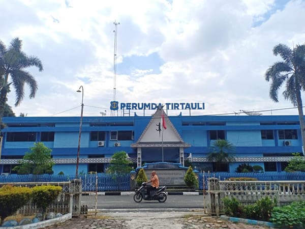 inspektorat_sudah_laporkan_hasil_pemeriksaan_perumda_tirtauli_ke_wali_kota