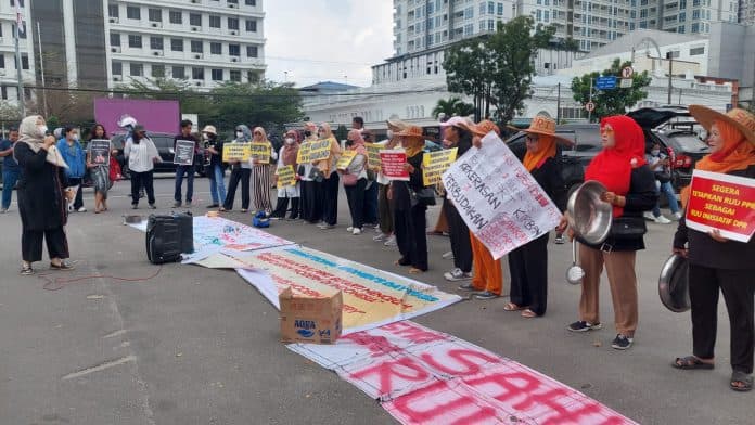 international_woman_day_puluhan_perempuan_tuntut_sahkan_ruu_prt