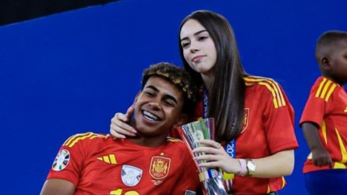 intip_kemesraan_lamine_yamal_bersama_kekasihnya_alex_padilla_saat_spanyol_juara_euro_2024
