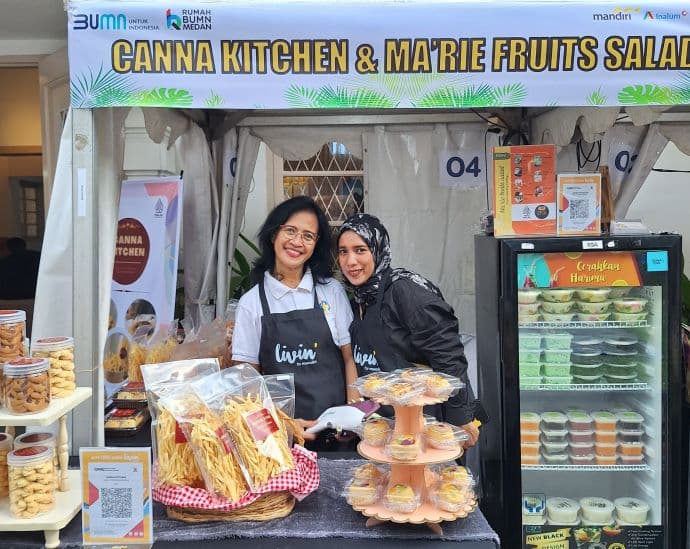 irt_paruh_baya_belajar_otodidak_buat_kue_kering