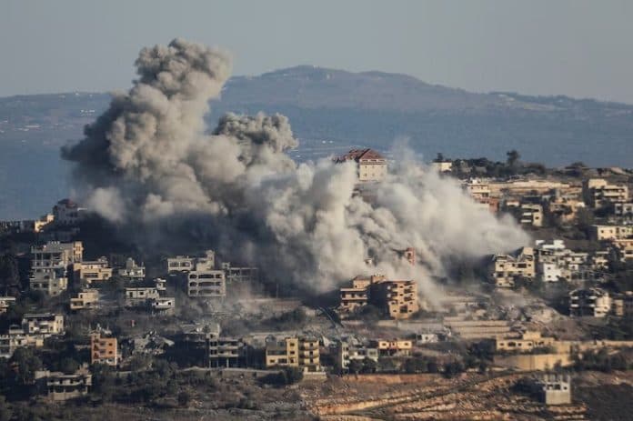 israel_keluarkan_peringatan_ratusan_warga_lebanon_mengungsi_diiringi_ledakan
