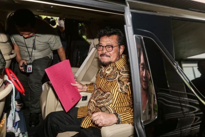 istri_anak_hingga_cucu_syl_ikut_nikmati_taburan_duit_di_kementan