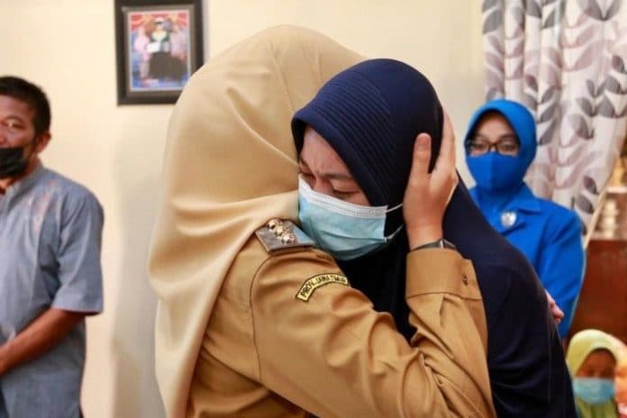 istri_awak_kri_nanggala_suami_saya_sudah_tenang_di_sisi_allah_bu