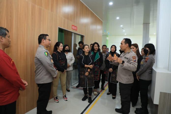 istri_kapolri_minta_rs_bhayangkara_medan_optimalkan_pelayanan