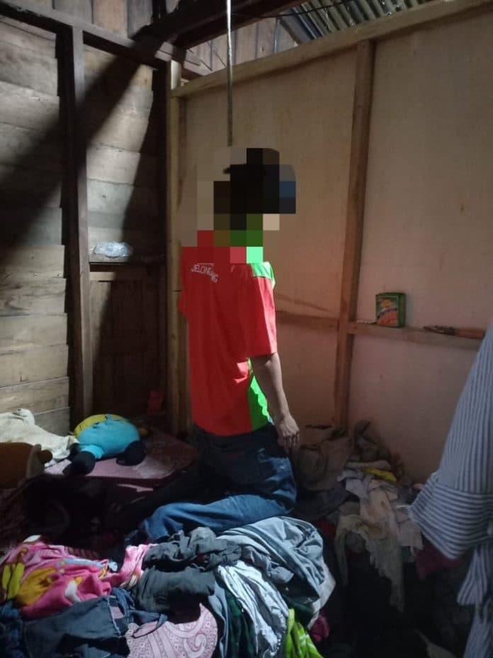 istri_temukan_suami_tewas_tergantung_dalam_kamar