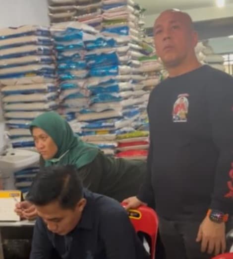 isu_oplos_beras_bulog_kemendag_dan_mabes_polri_sidak_ke_pasar_sei_sikambing_medan