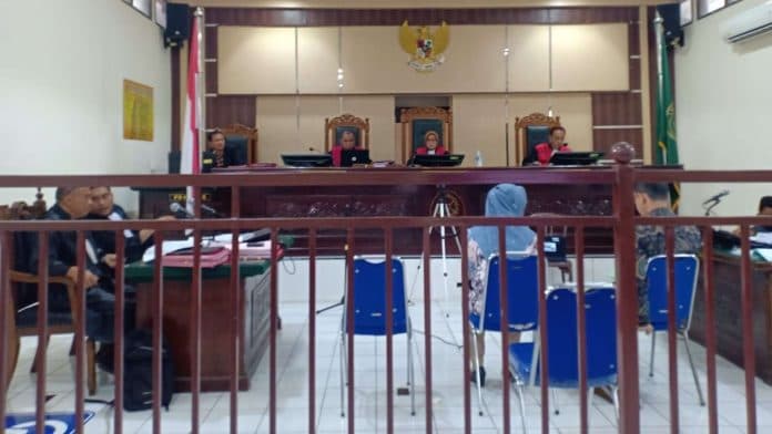 izinkan_terdakwa_atek_melihat_isi_ajb_jpu_ingatkan_saksi_notaris_melanggar_undang_undang