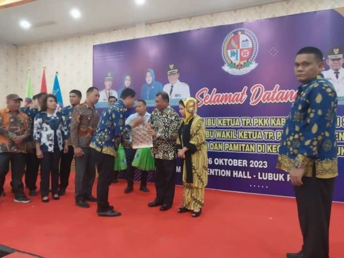 jabatan_berakhir_3_november_ashari_tambunan_pamit_dengan_warga_lubuk_pakam