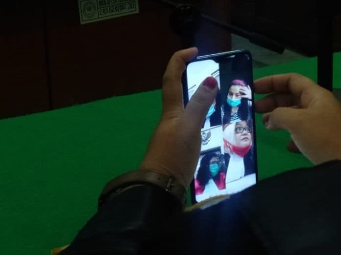 jadi_perantara_transaksi_pil_ekstasi_una_dituntut_12_tahun_penjara