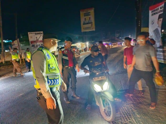 jaga_kamtibmas_jelang_pemilu_polres_simalungun_gencar_patroli_dialogis