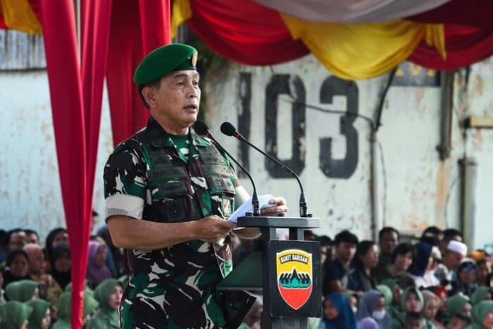 jaga_kedaulatan_ri_360_prajurit_yonkav_naga_karimata_diberangkatkan_tugas_operasi