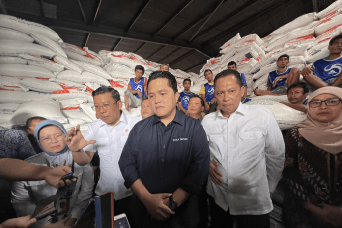 jaga_stabilitas_harga_menteri_bumn_minta_satgas_pangan_tindak_penimbun_beras