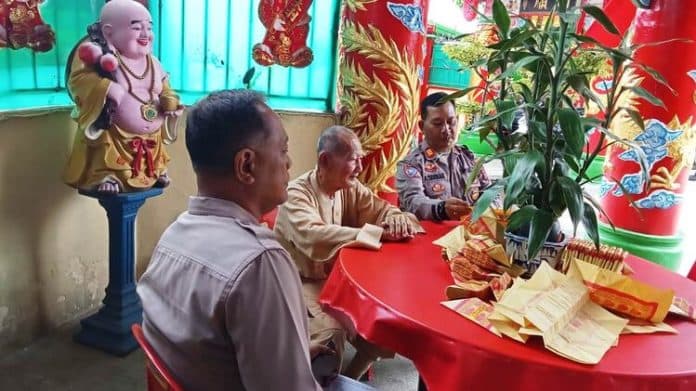 jaga_stabilitas_kamtibmas_sat_binmas_polres_tebing_tinggi_sambangi_tokoh_agama_buddha