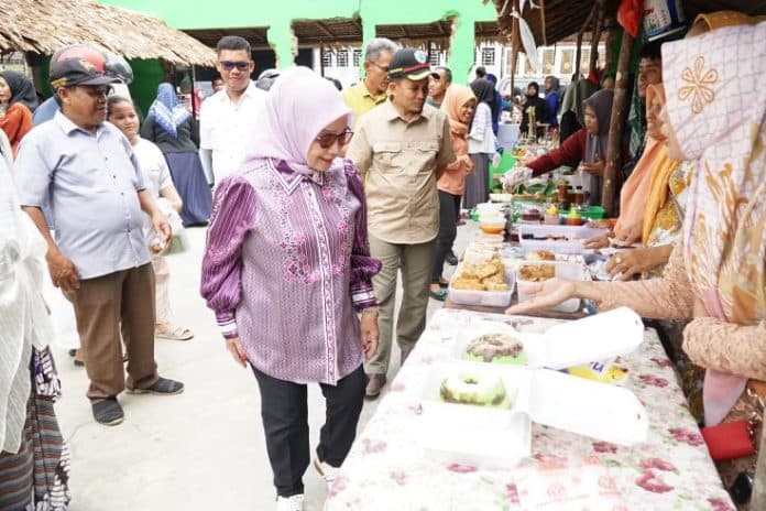 jajanan_tradisional_di_pasar_ranto_gerakkan_perekonomian_rakyat