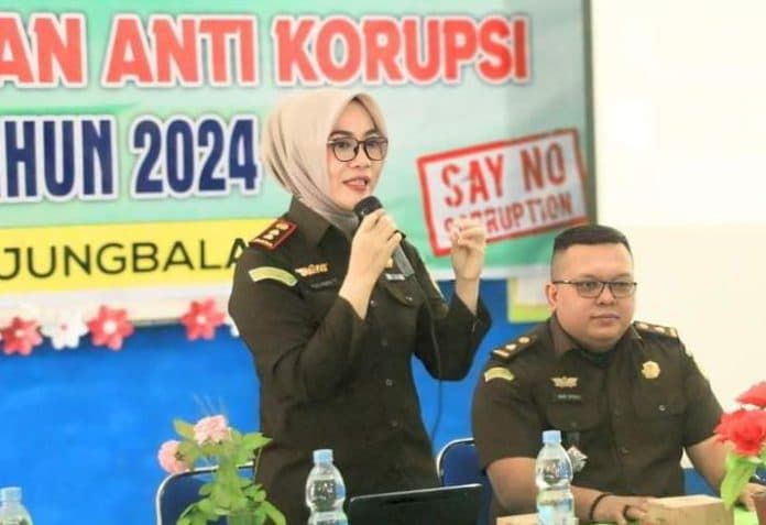 jaksa_tanjung_balai_tanamkan_nilai_antikorupsi_di_smp_negeri_13