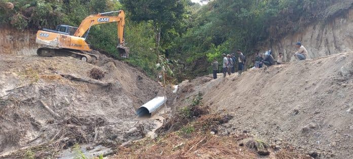 jalan_amblas_di_dairi_diperbaiki_warga_desa_parbuluan_terima_kasih_buat_pemerintah