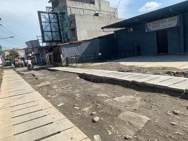 jalan_bahagia_medan_rusak_parah_akibat_pengerjaan_drainase