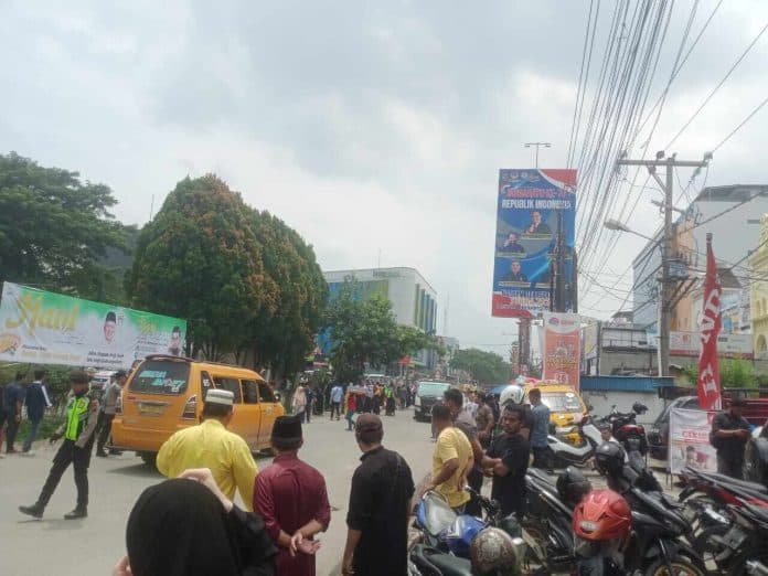 jalan_cemara_deli_serdang_mendadak_ramai_puluhan_personel_tni_polri_lakukan_pengamanan