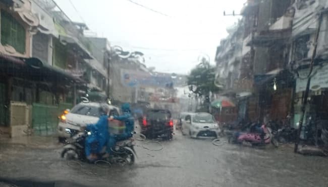 jalan_inti_kota_kerap_banjir_saat_musim_hujan_ini_kata_plt_kadis_pupr_siantar