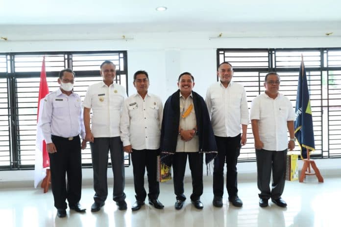 jalan_lintas_rusak_parah_wali_kota_subulussalam_kunjungi_pakpak_bharat