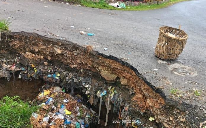 jalan_menuju_perumahan_simbara_permai_dairi_terancam_amblas