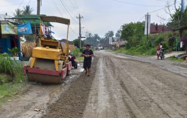 jalan_milik_provinsi_jurusan_siantar_raya_mulai_diperbaiki