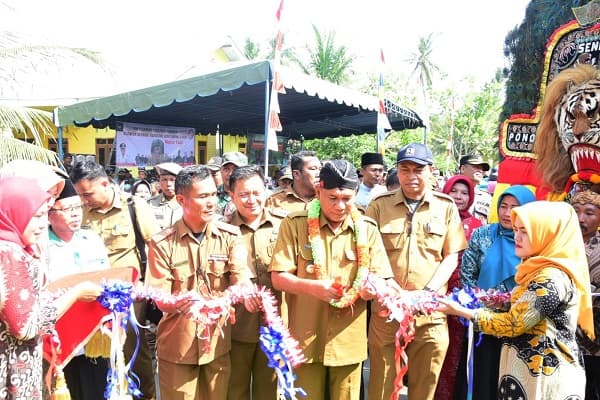 jalan_palapa_dan_kantor_camat_hamparan_perak_diresmikan_bupati_deli_serdang_minta_masukan_masyarakat