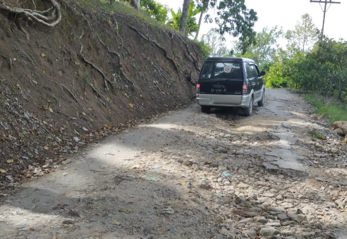 jalan_penghubung_tigalingga_soban_dairi_rusak_parah