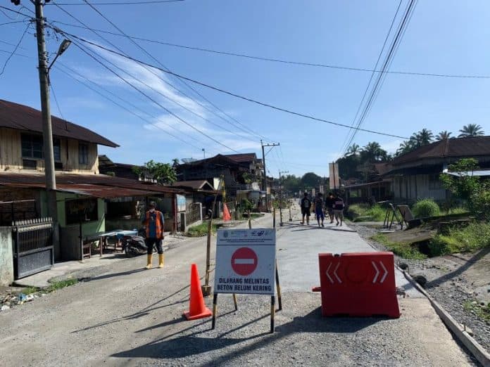 jalan_provinsi_jurusan_siantar_raya_diperbaiki_cor_beton_di_panei_tongah_hampir_rampung