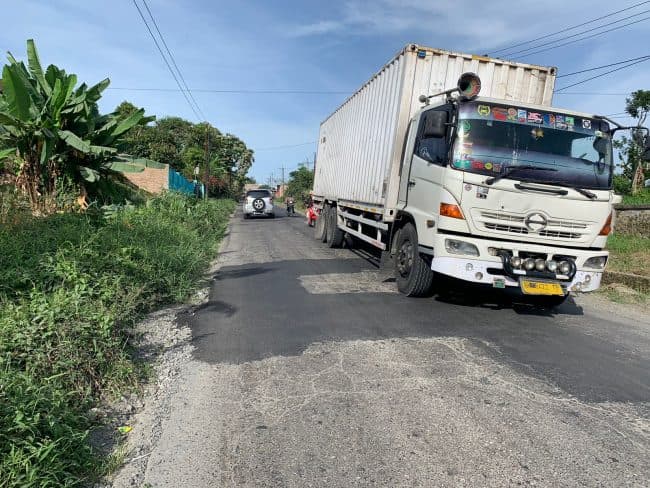 jalan_provinsi_jurusan_siantar_raya_mulai_diperbaiki