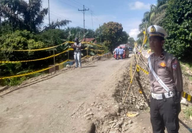 jalan_provinsi_yang_sempat_putus_total_di_simalungun_sudah_bisa_dilalui