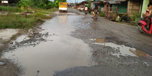 jalan_provsu_di_pulau_rakyat_seperti_kubangan_kerbau