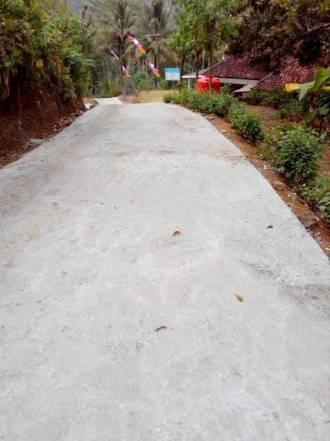 jalan_rabat_beton_dibangun_warga_lumban_harimonting_pagaran_berterimakasih