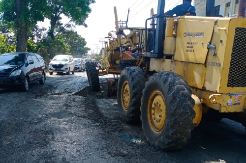 jalan_rusak_parah_di_simalungun_ditanami_pisang_ini_kata_anggota_dprd_sumut