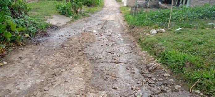 jalan_rusak_puluhan_tahun_warga_dari_tiga_desa_di_dairi_harapkan_perhatian_pemerintah