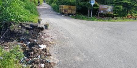 jalan_terancam_amblas_warga_minta_pemkab_dairi_segera_tinjau_dan_perbaiki
