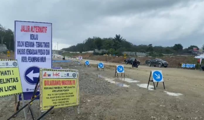 jalan_tol_sinaksak_dibuka_selama_nataru_ini_kata_kapolres_dan_kapolsek