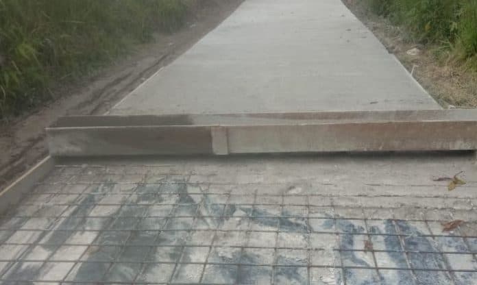 jalan_usaha_tani_di_taput_yang_direhabilitasi_senilai_rp11_m_mulai_hancur