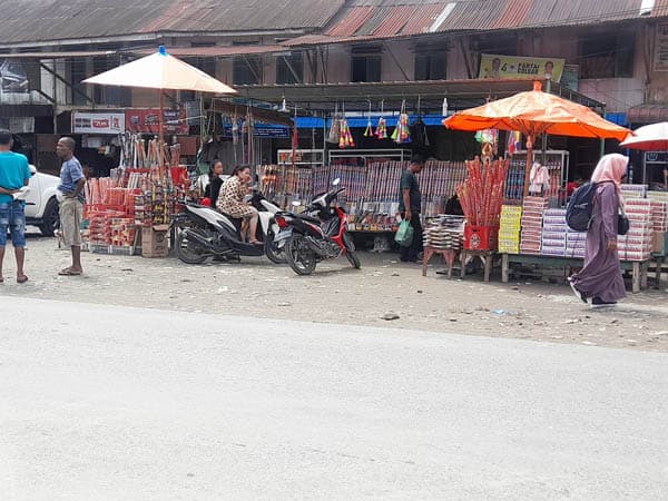 jalang_tahun_baru_penjual_petasan_menjamur_di_tanah_jawa