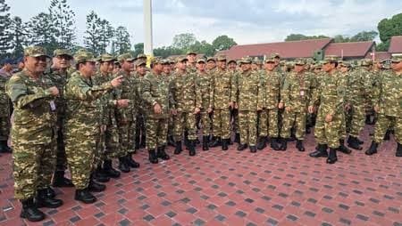jalani_retreat_anggota_kabinet_merah_putih_pakai_seragam_loreng