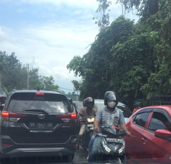 jalur_lintas_sibolangit_padat_merayap_pengendara_diimbau_taat_lalu_lintas