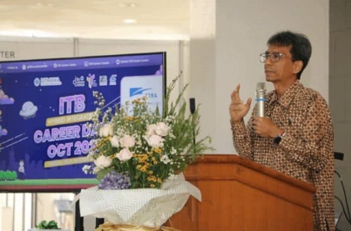 jamin_mahasiswa_dapat_kerja_setelah_lulus_itb_evaluasi_kurikulum