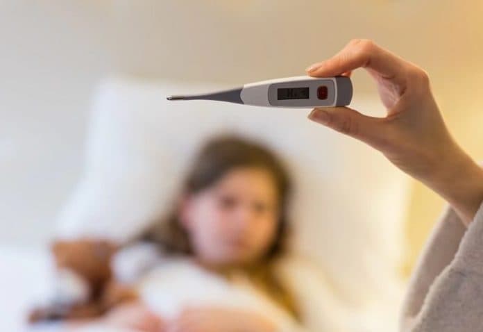 jangan_panik_moms_ini_tips_tangani_anak_saat_demam_hingga_batuk_pilek