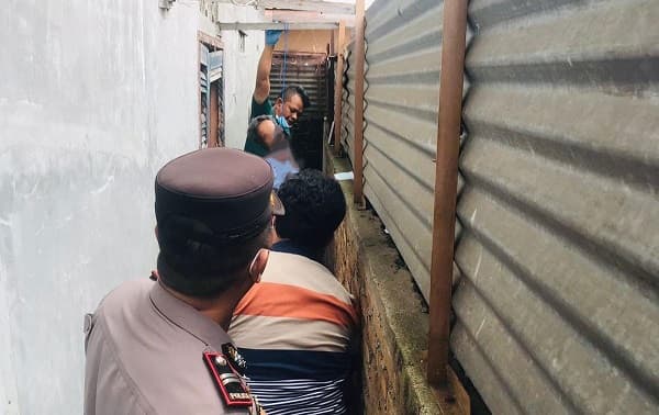 janter_silalahi_ditemukan_tergantung_di_jalan_narumonda_bawah_siantar