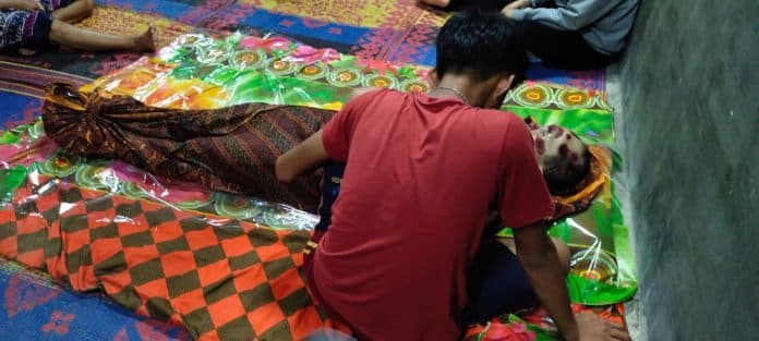 jasad_kalinus_jay_tiba_di_rumah_duka_anak_korban_berharap_pembunuh_ayahnya_ditangkap